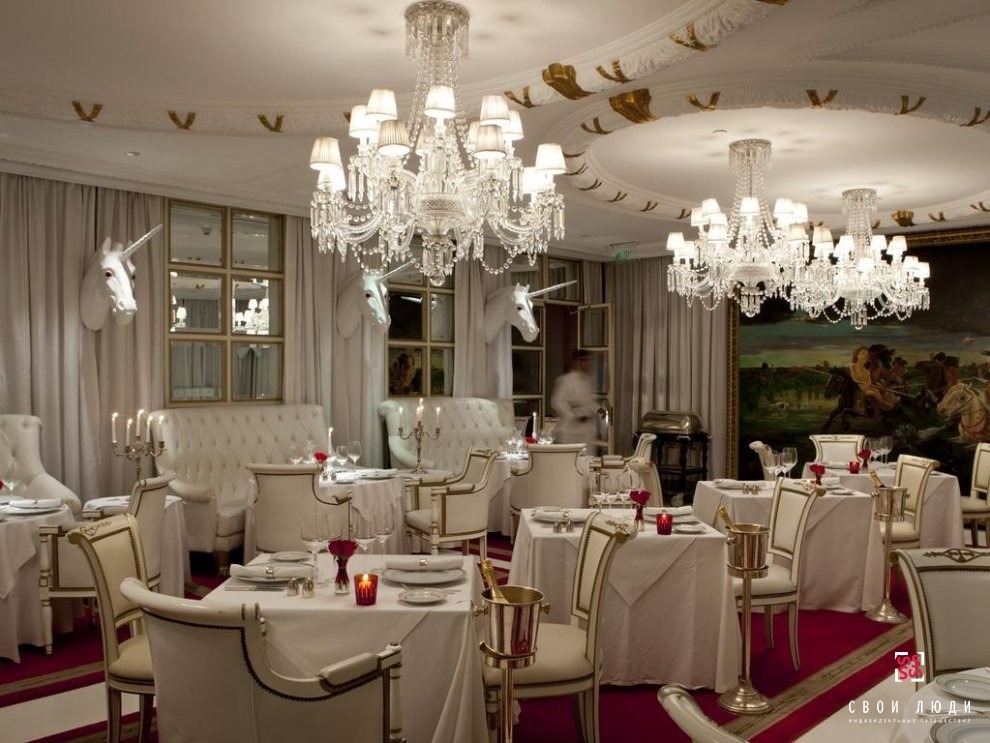Ein einzigartiges Innendesign eines eleganten Restaurants